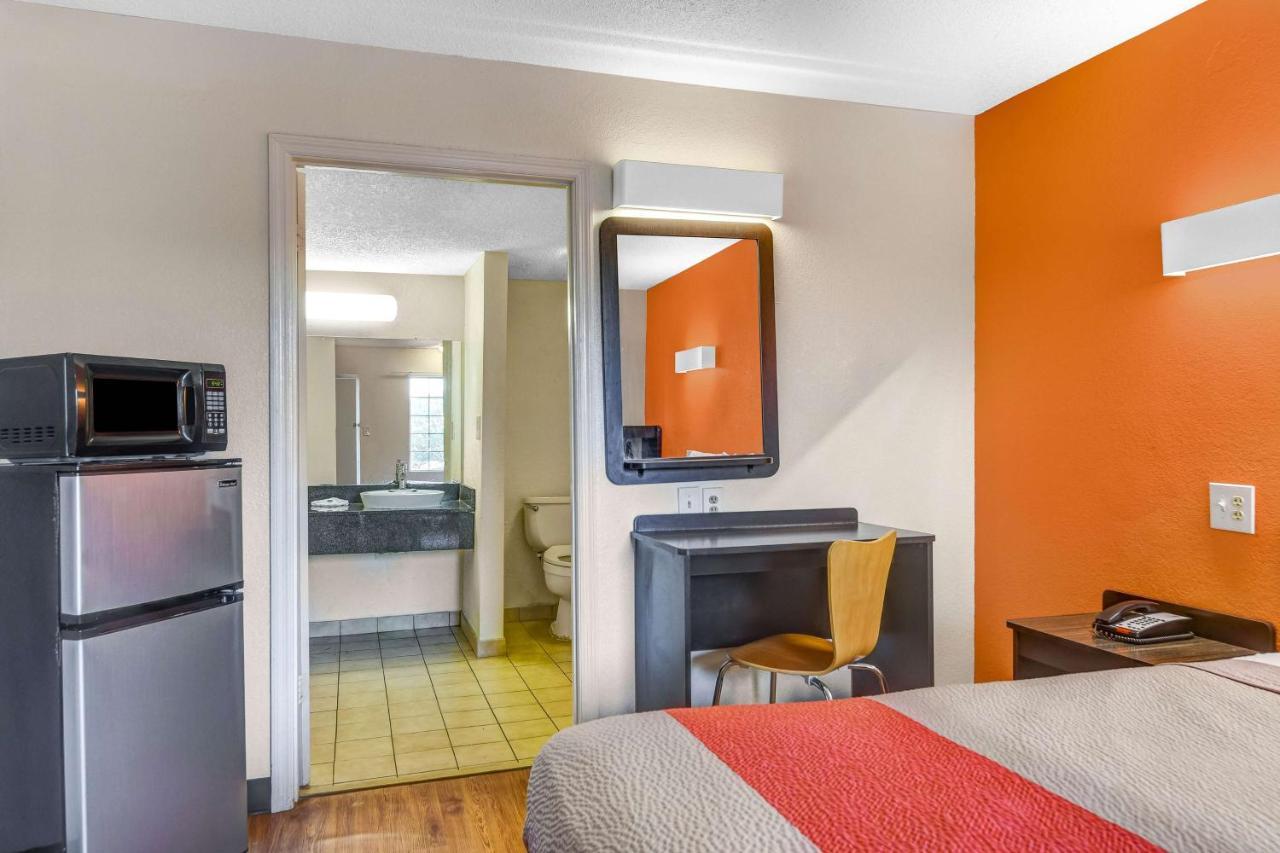 6-calhoun, Ga Hotel 2*