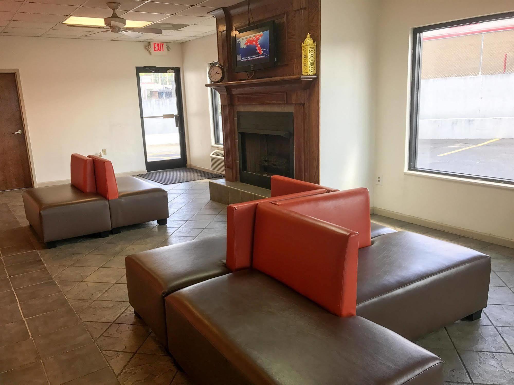 Hotel 6-calhoun, Ga